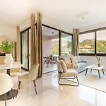 Sanders River Plaza شقة ليماسول