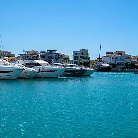 Sanders River Plaza Apartament *