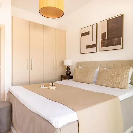 Sanders River Plaza Apartament *