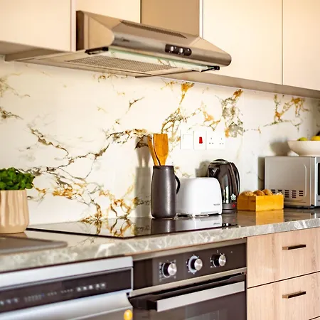 Daire Sanders River Plaza