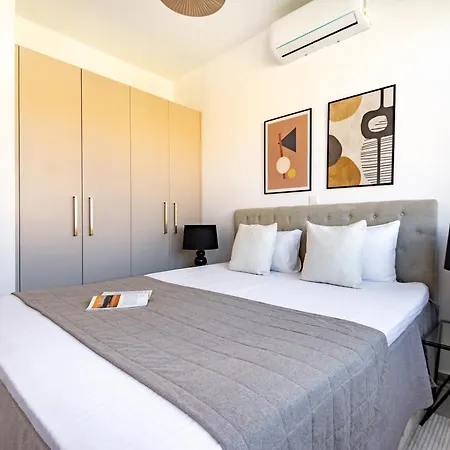 Sanders River Plaza Apartment *