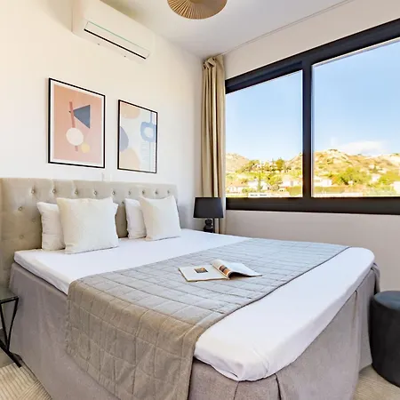 Daire Sanders River Plaza