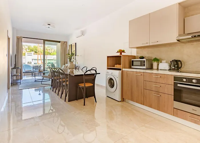 Sanders River Plaza * リマソール